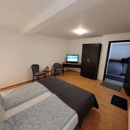 主廣場多樣公寓 Braşov Exterior photo