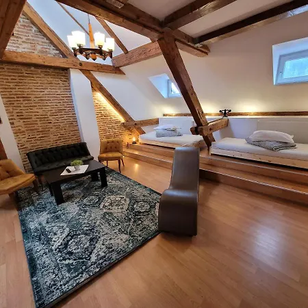 主廣場多樣公寓 Braşov Exterior photo