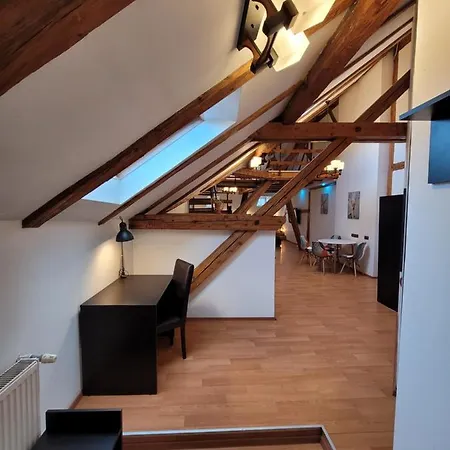 主廣場多樣公寓 Braşov Exterior photo