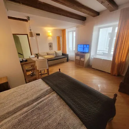 主廣場多樣公寓 Braşov Exterior photo