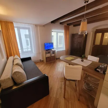主廣場多樣公寓 Braşov Exterior photo