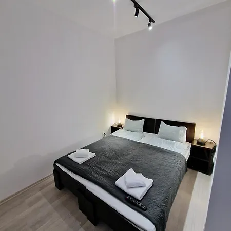 主廣場多樣公寓 Braşov Exterior photo