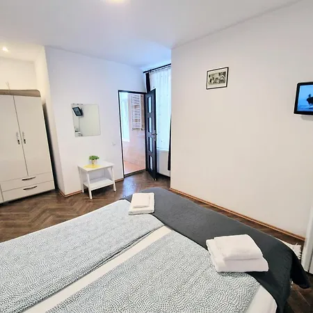 主廣場多樣公寓 Braşov Exterior photo