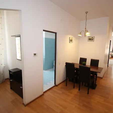 主廣場多樣公寓 Braşov Exterior photo