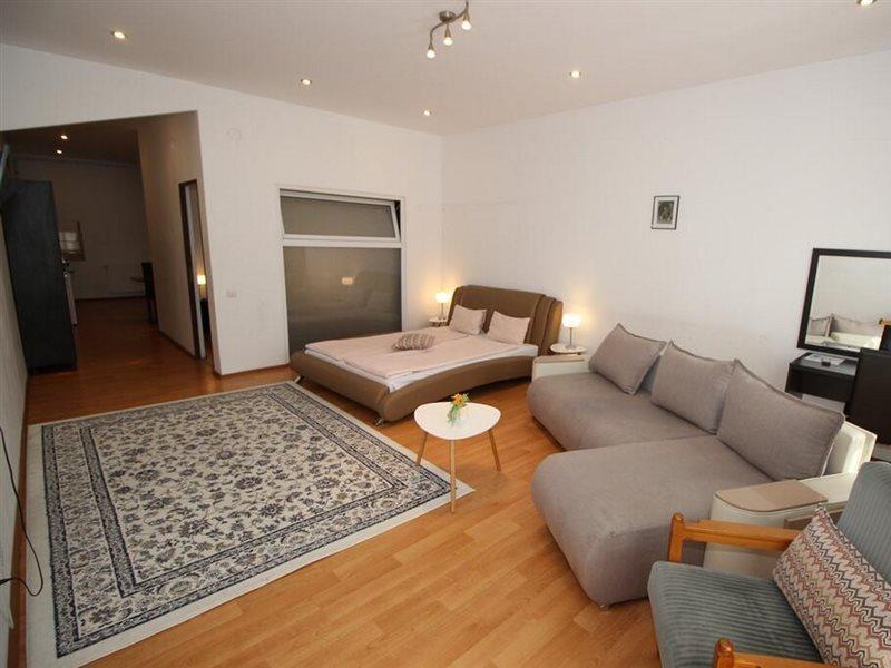 Apartment Main Square &