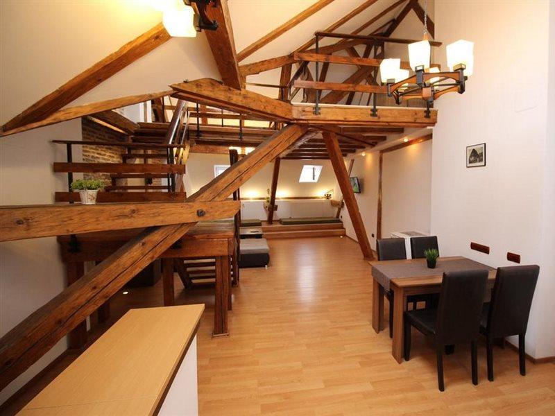 Apartment Main Square & *