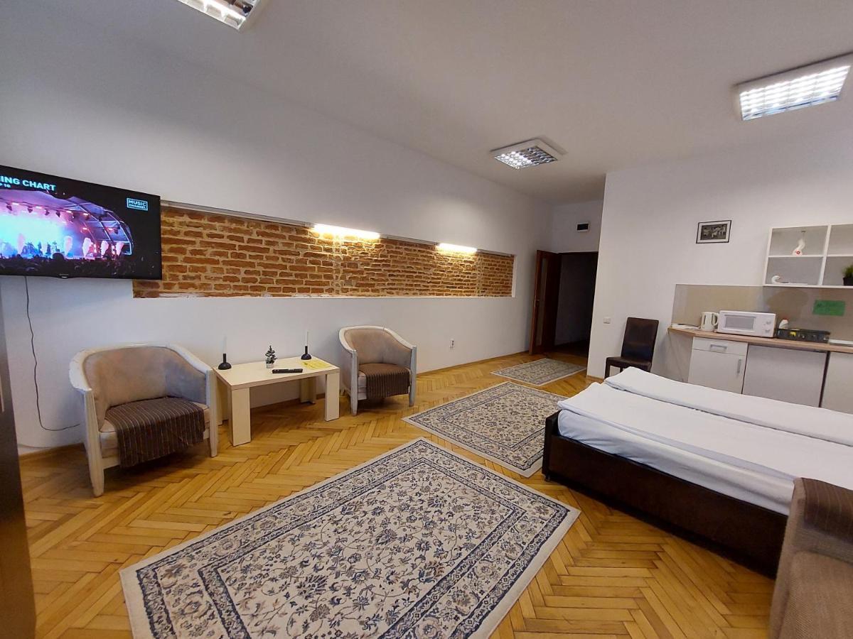 Apartment Main Square &