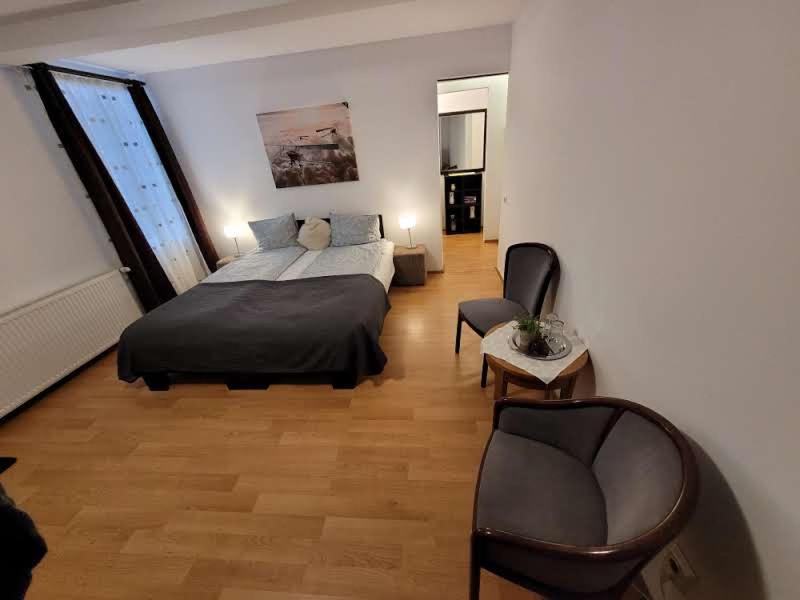 Apartment Main Square &
