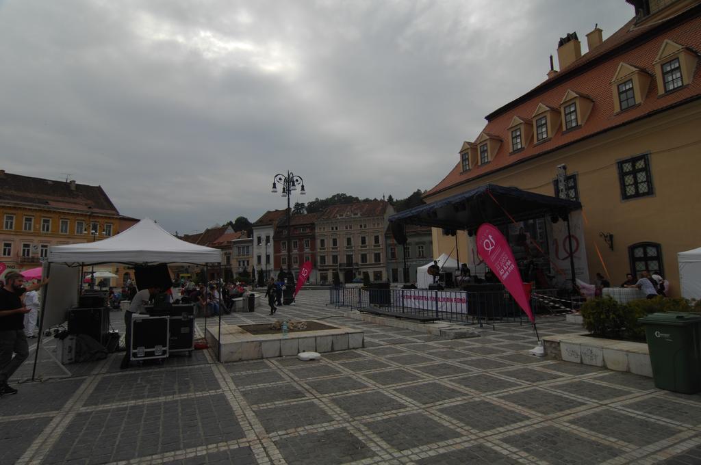 Main Square & Braşov