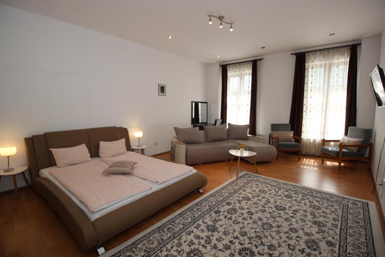 Main Square & Apartment Brasov